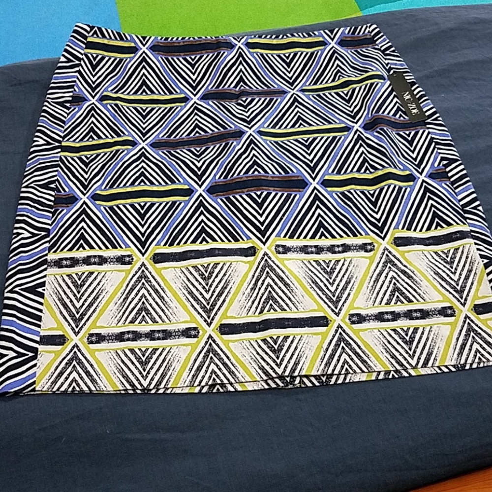 NEW with tag, skirt, size 16